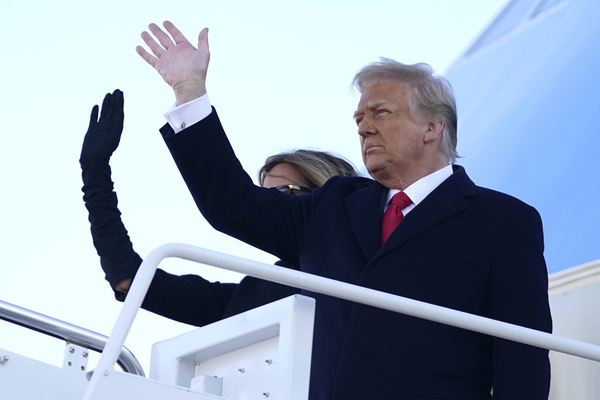 Donald Trump waves as he boards Air Force One